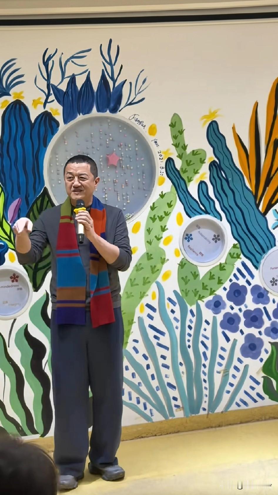 其实这样更好，结什么婚呀，现在觉得他没有王菲挺好的，他好暖，王菲太冷不适合他，他