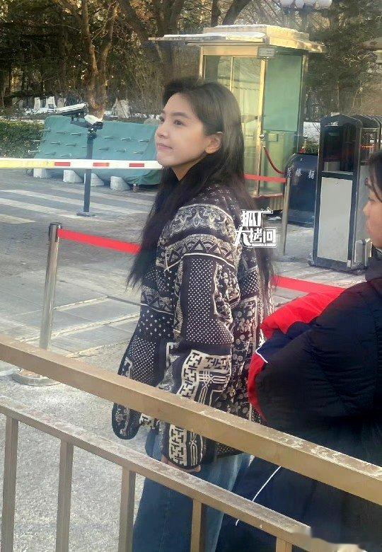 #2024年春节联欢晚会首次彩排##章若楠现身2024年央视春晚彩排# ​​​哦