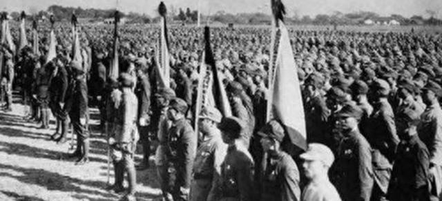 1942年夏，桂林逸仙中学内，三具身影悬于校舍，生命戛然而止。国民党报刊轻描淡写