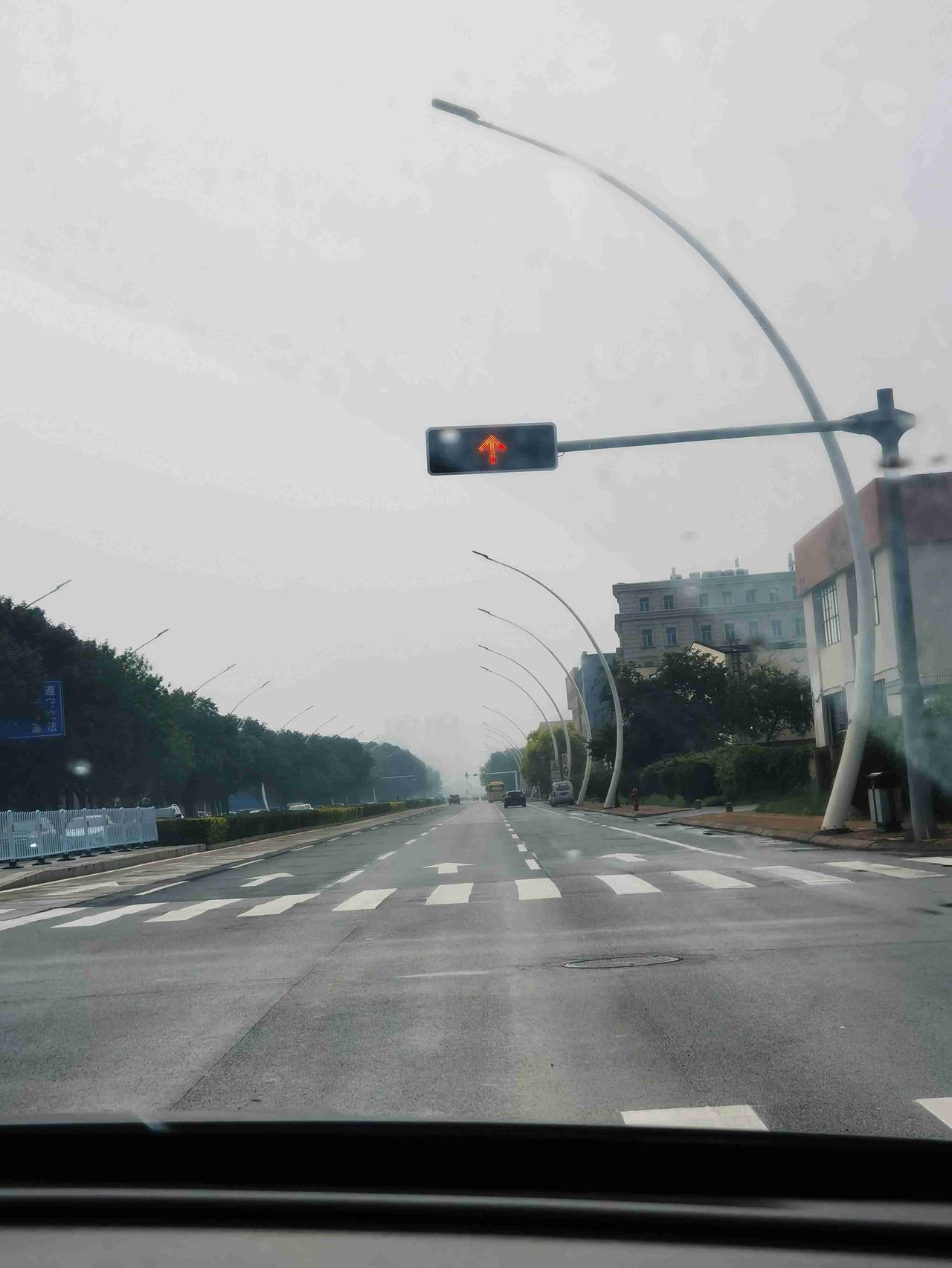 我的今日状态：😁轻松愉快
我这里的天气：小雨