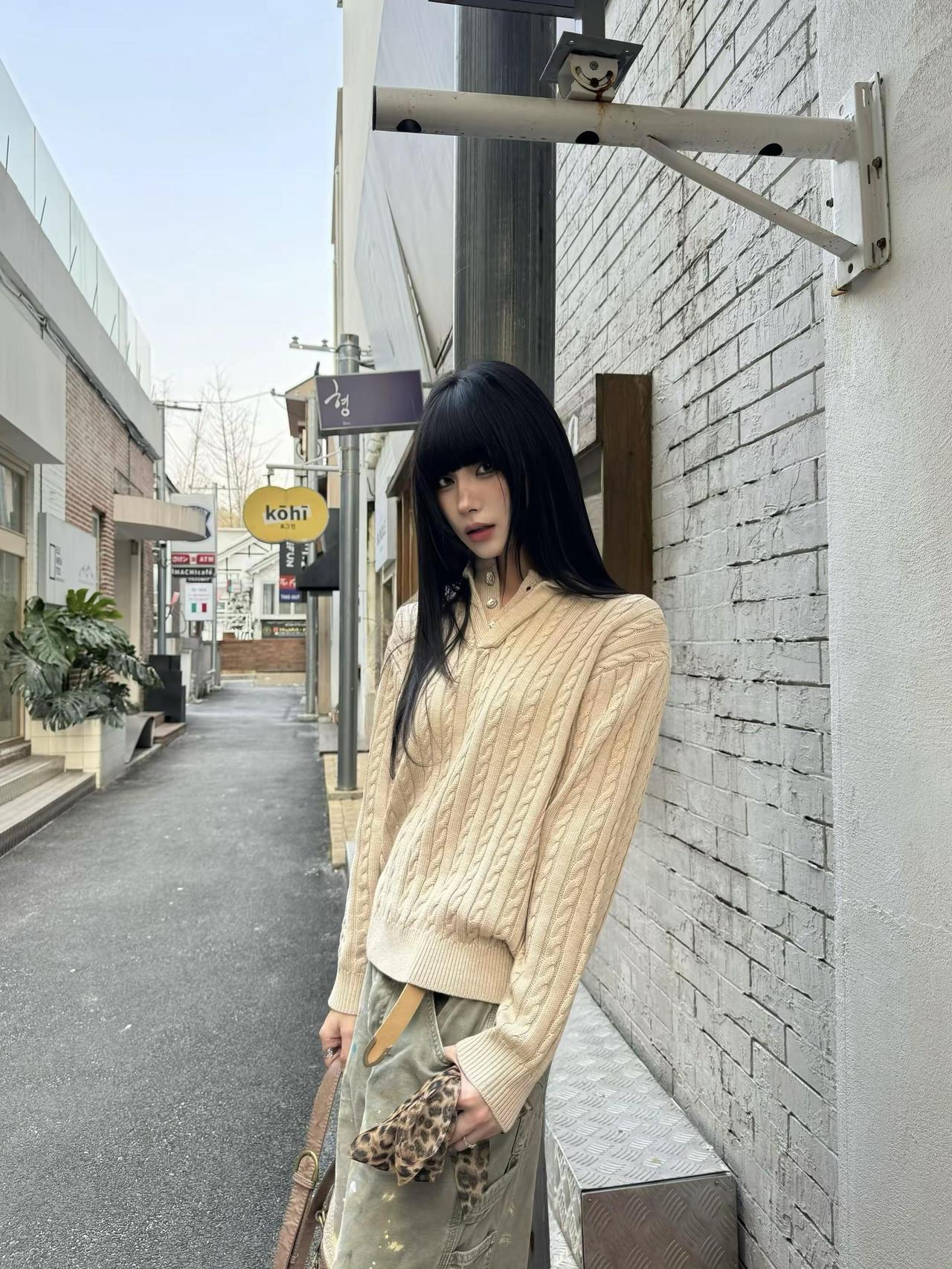 天阴阴的 我帅帅的。