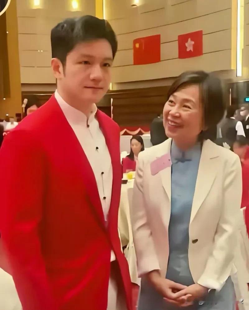 国民好女婿！
“丈母娘”看“女婿”越看越喜欢！
恨不得立马“驾”他回家！
