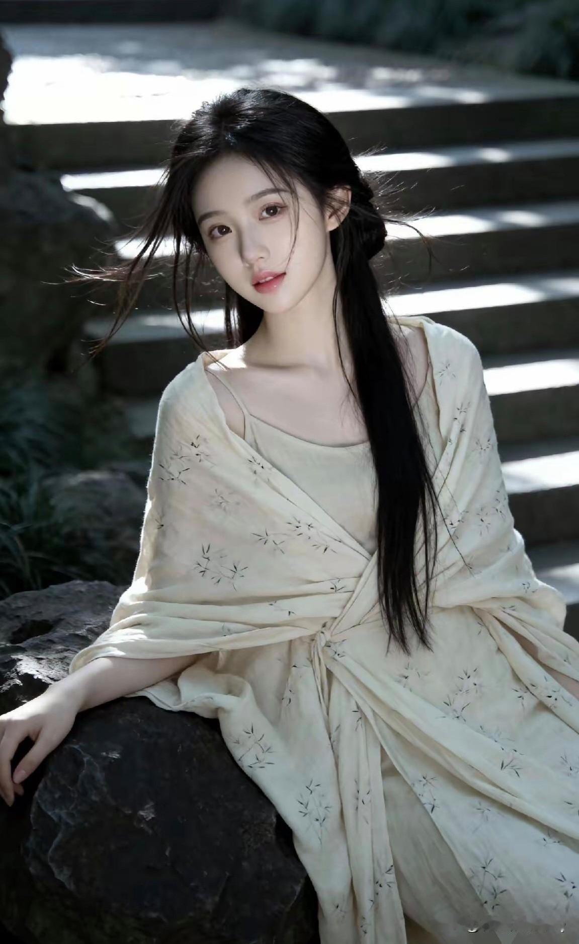 古风少女
静坐石阶
轻纱飘逸
岁月静好🌿📸
什么样的女人更有魅力国风古代美人