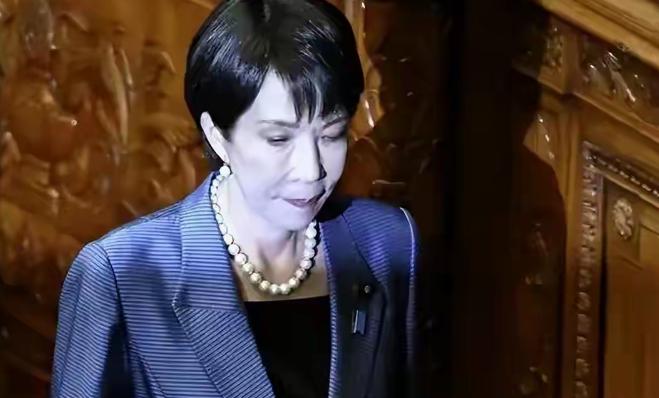 前脚刚传出日本“狂人”强闯咱们大使馆，后脚就传来日本打算降级中日关系，高市早苗访