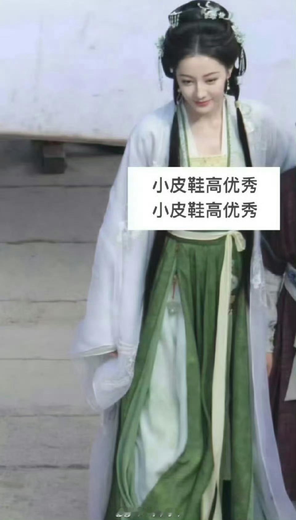 迪丽热巴绿衣慕胥辞路透🈶 远远的就能感觉到迪丽热巴的美呀 太期待了[哇] ​​