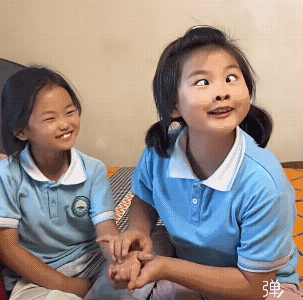 一对小眯眯眼，和一对兔子牙太讨人喜了！[捂脸]