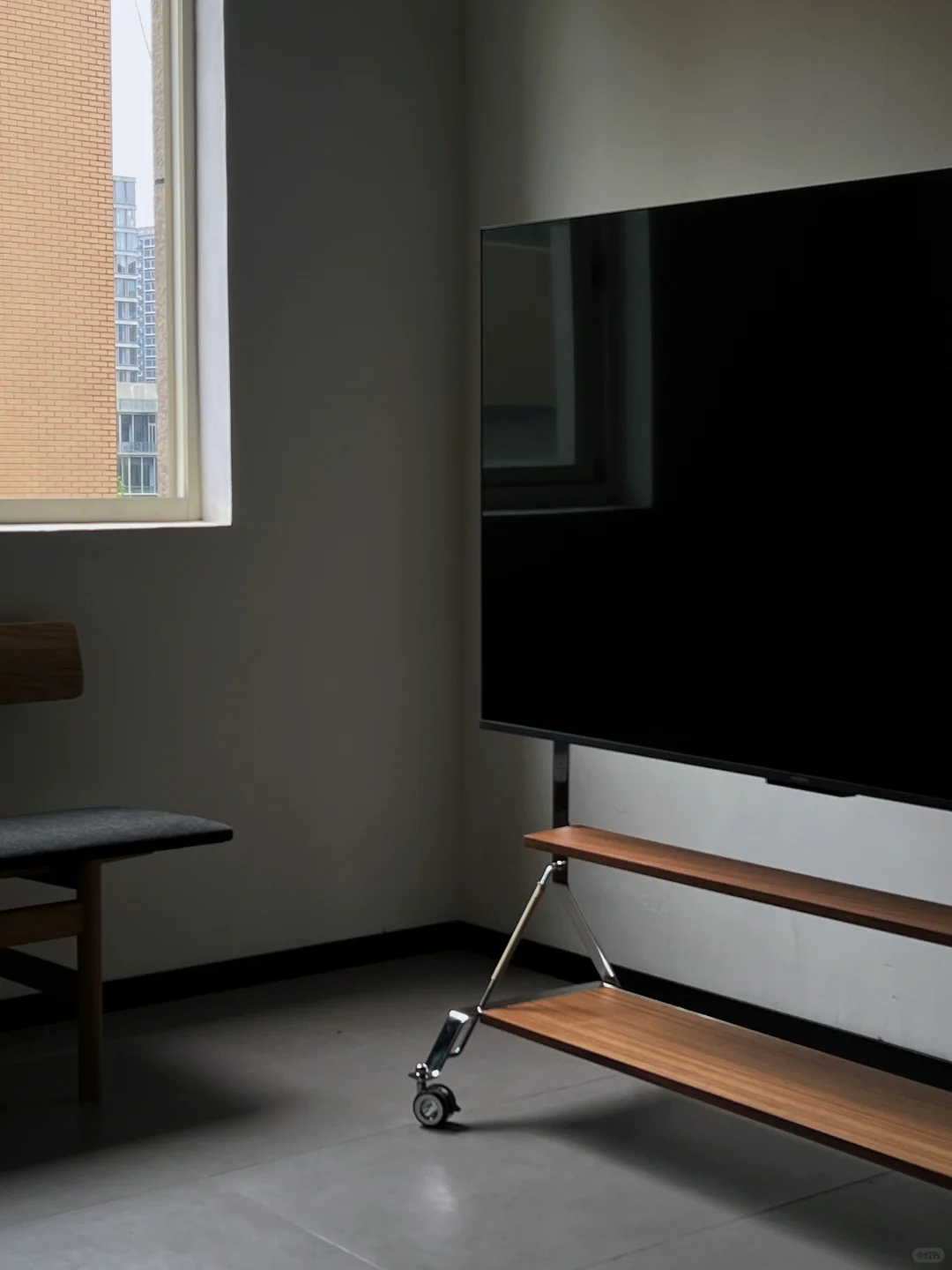 给电视支架拍照留个档，拆了返工修改