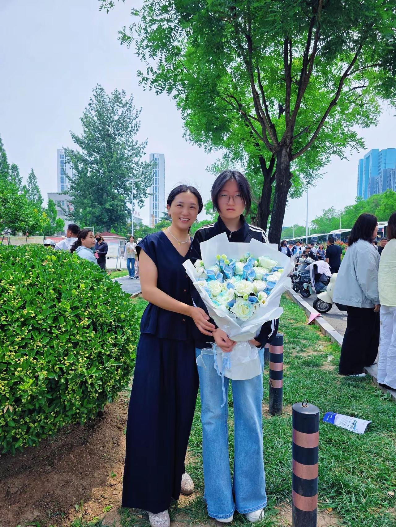 中考完美收官！ 中考只是一个起点，未来的路还很长无论结果如何，爸爸.妈妈永远支持