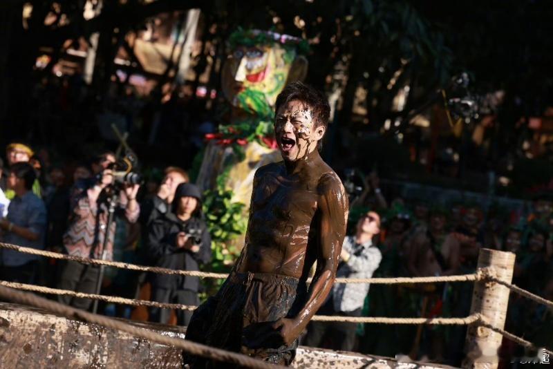 邓超梦回拉布拉卡邓超黑皮艺术生 超哥说离不开黑泥的时候我笑喷了，五哈的泥巴后遗症