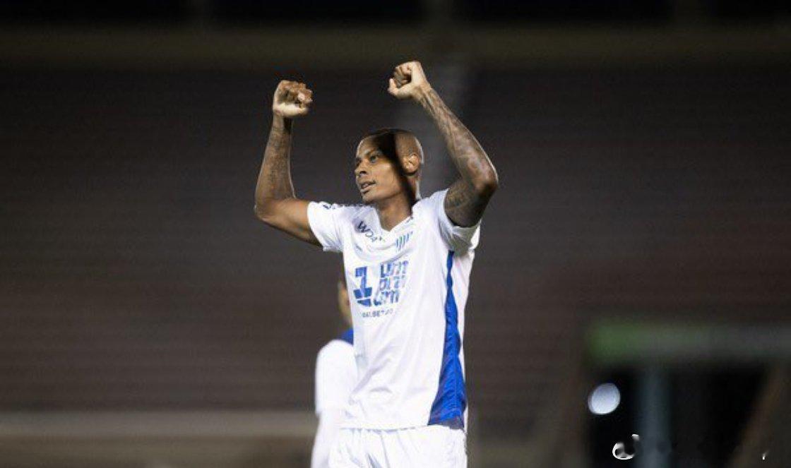 据巴西记者Venê Casagrande报道，巴西乙级联赛阿瓦伊前锋克莱伯已经以