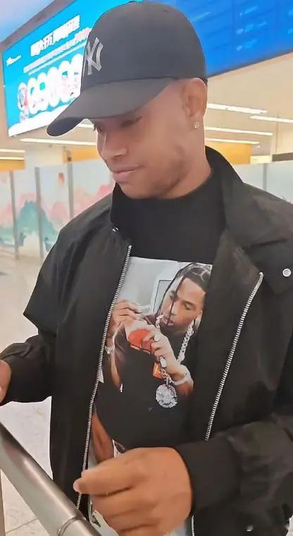 浙江队官宣朴镇燮加盟新年刚过，成都和浙江，都在后腰位置上进行了外援补强。茹萨被拍