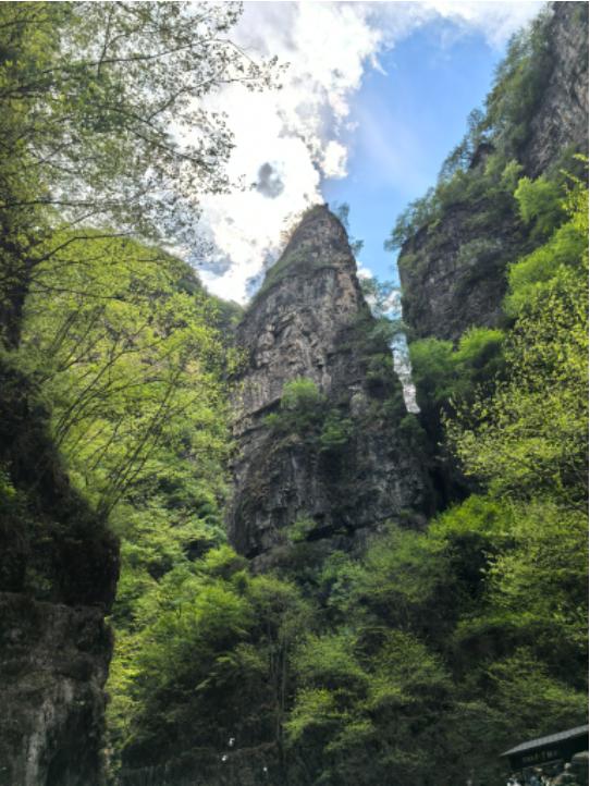 现在整个中东的局势，已经彻底被伊朗拿捏住了主动权，美国从之前的咄咄逼人，变成了现
