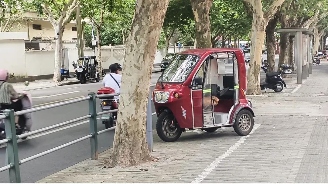 这一类残的现在终于得到整治了。老百姓拍手叫好。因为，这些车这些年来在大街小巷里像