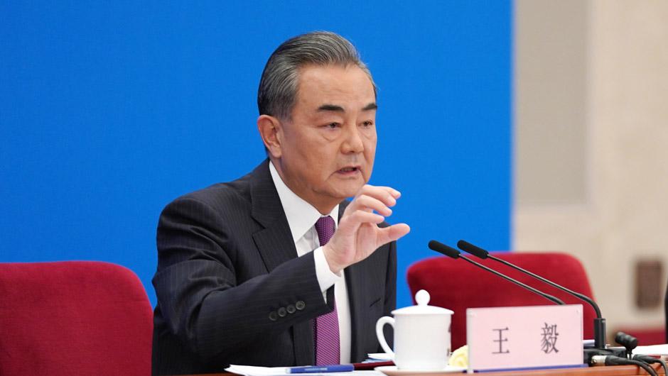 王毅外长会见以色列总统赫尔佐格时说：“巴勒斯坦问题是中东问题的根源，犹太人民和巴