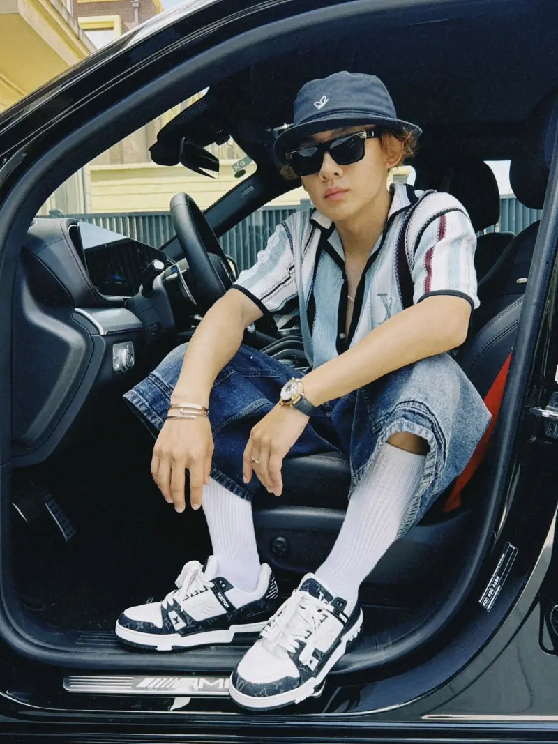 苏翊鸣接住开幕式最美雪花 雪山上最美的雪花，被他轻轻接住；雪山环境的守护，也被他