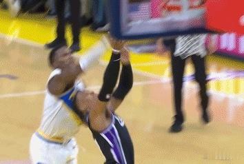 角色互换，威少得被骂死，威少上篮遭马瑟林锁喉，一级恶犯国王vs步行者