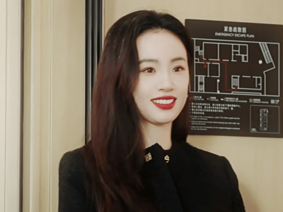 李梦内娱有自己的妍珍蜜语纪 谁懂啊，李梦那种自带疯批感的气质，演鲁贞贞简直就是妍