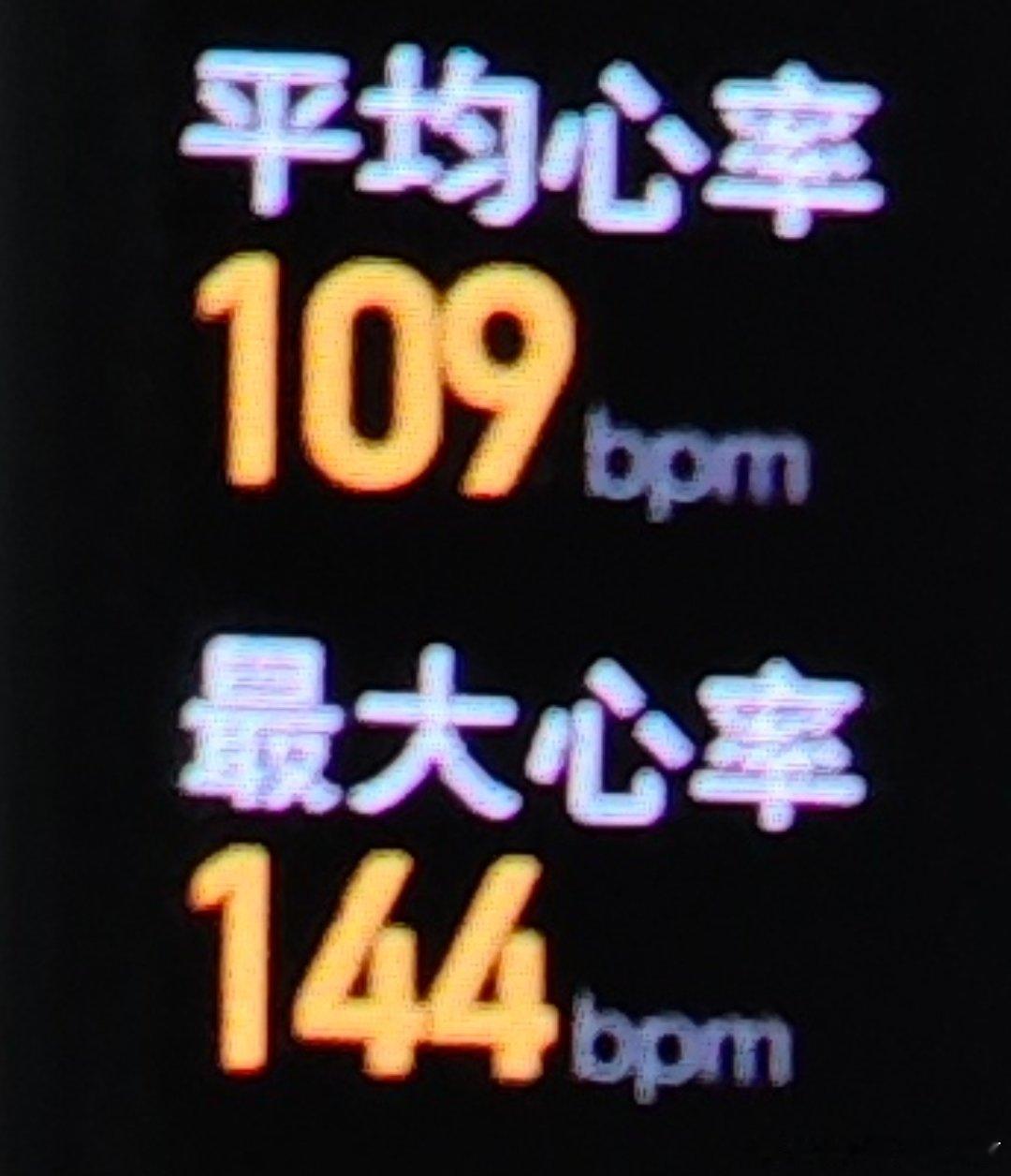 坚持运动打卡啊哈，不得了啦，竞技场匹配到了人机，总算让我赢了一回，总算，没有掉星