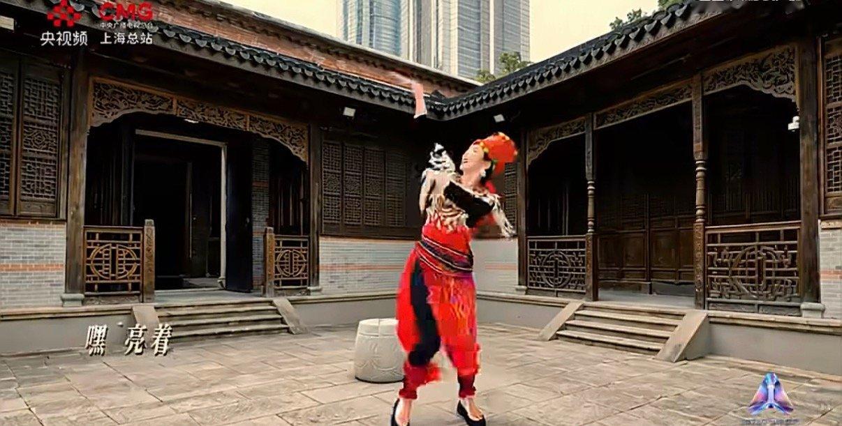 目瑙纵歌循环停不下来AI笔触赋予《目瑙纵歌》全新的想象空间，充满想象力的画面令人