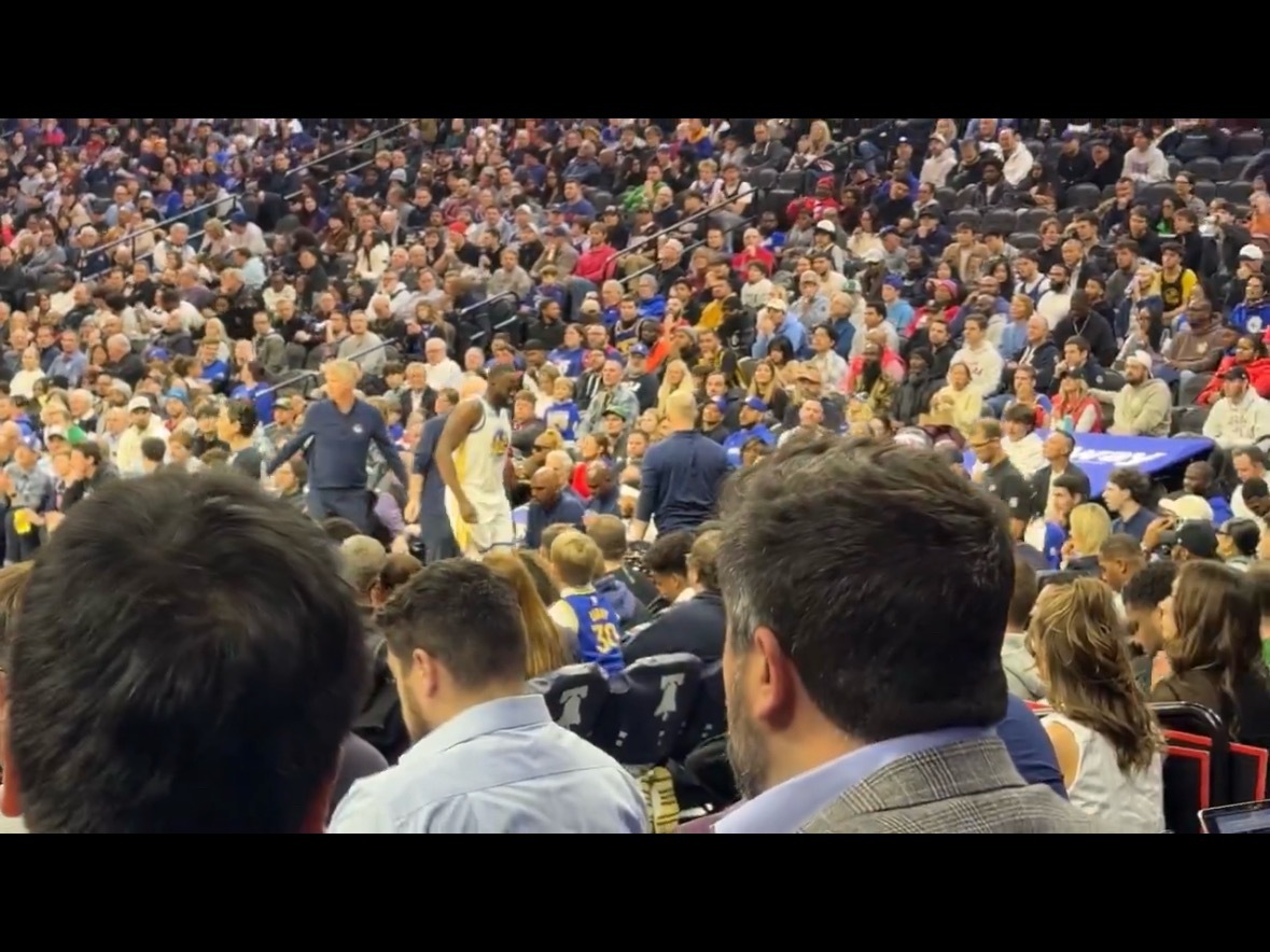 追梦受伤离场了 勇士决定上限的 库里巴特勒追梦都不在场了 剩下的是决定下限的 好