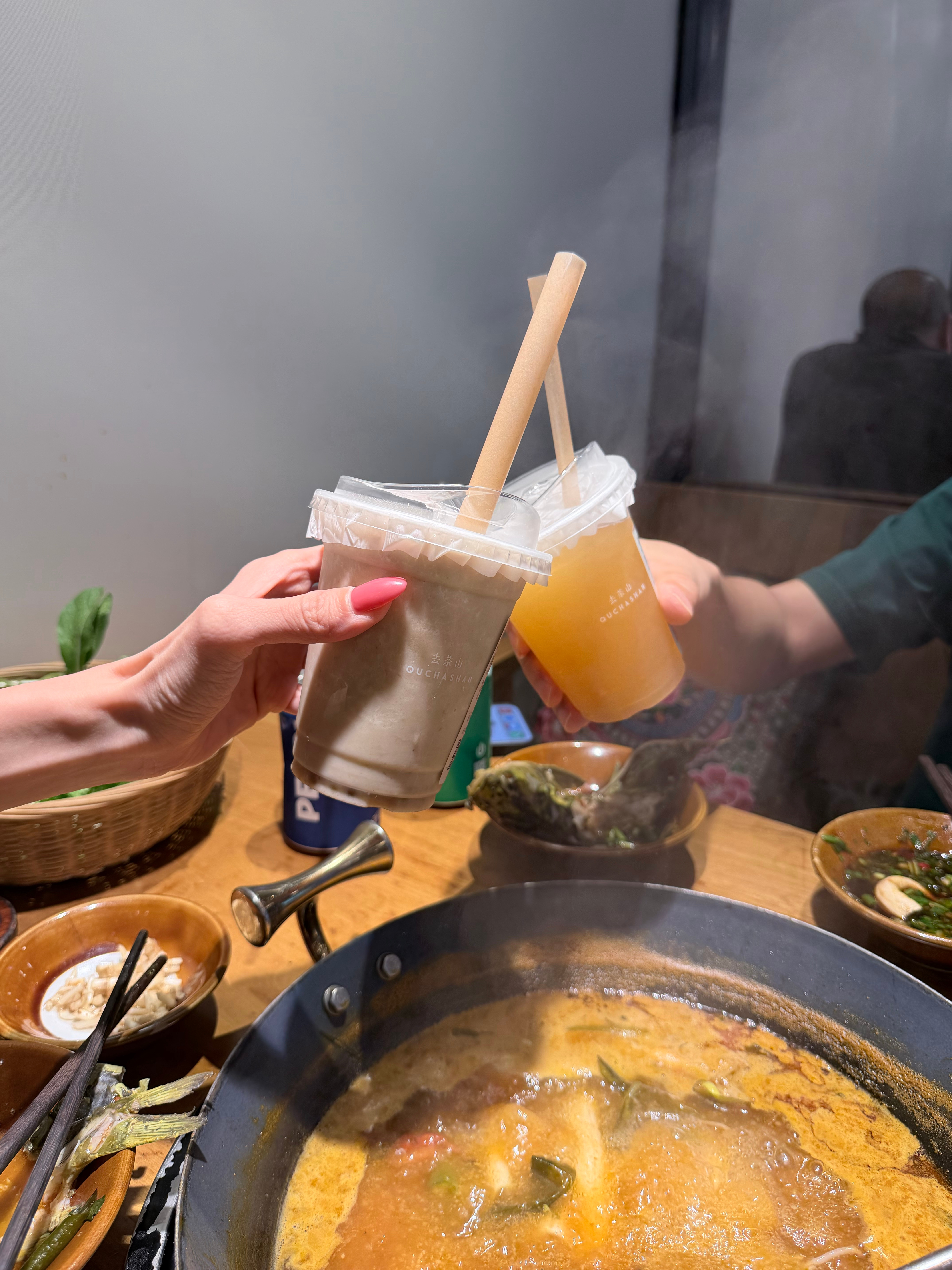 啥东西都看起来好吃 恨自己胃太少了 好想同时吃烙锅和地摊火锅还有洋芋包饭还有豆米