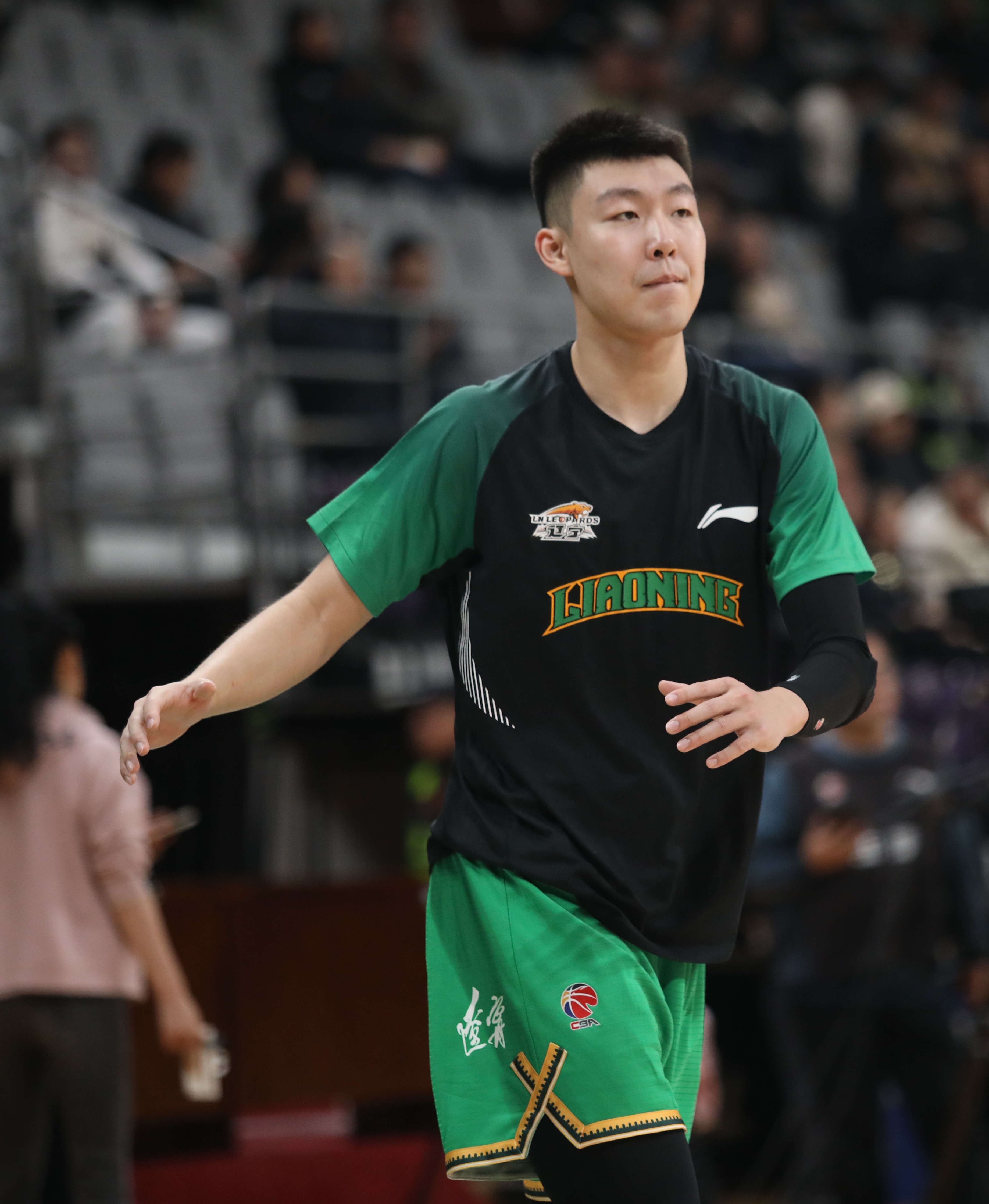 老乡热身挺松弛🦷 