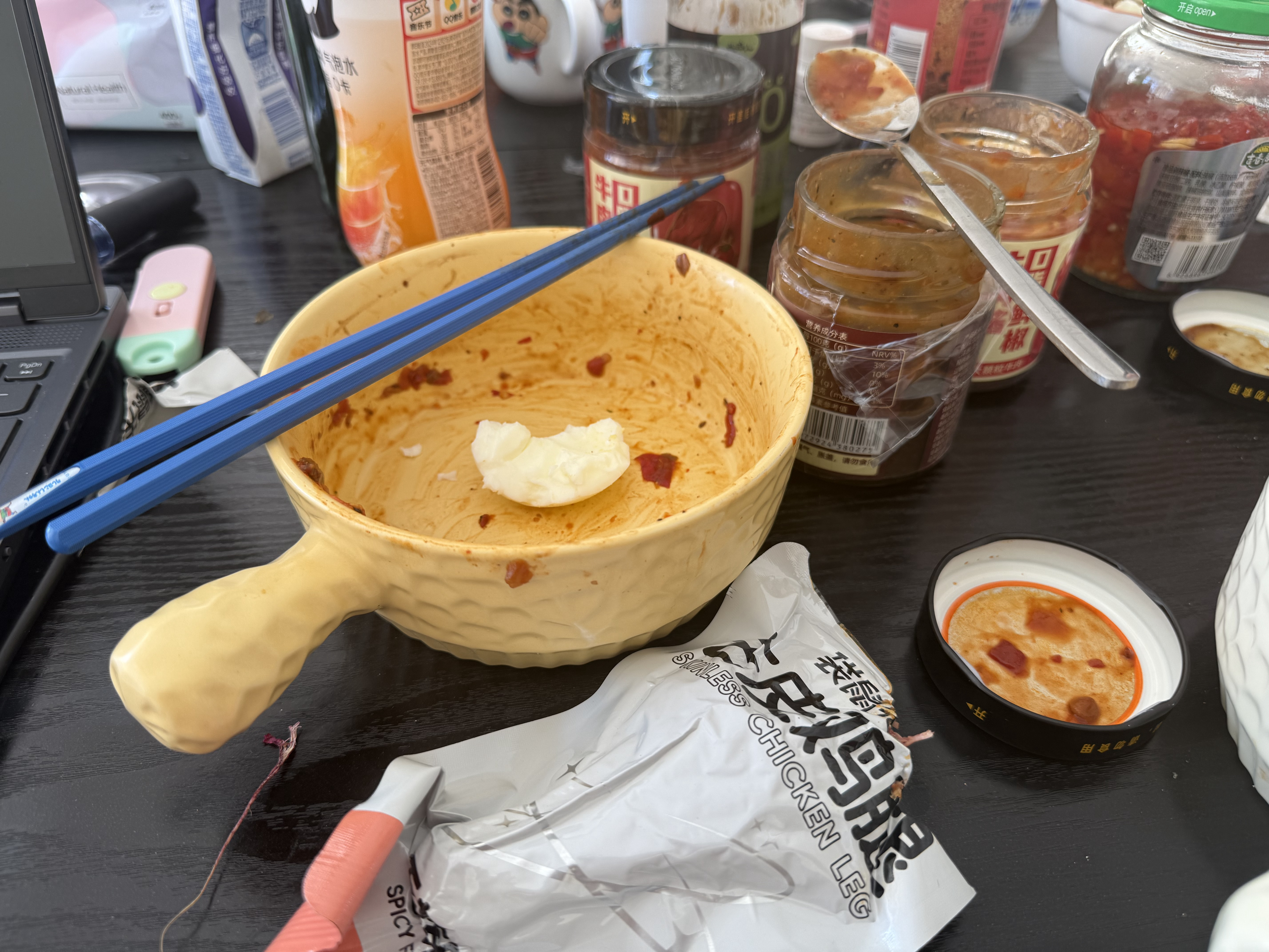 早餐🥣荞麦面条拌0脂辣酱，一个去皮鸡腿🍗，两个鸡蛋🥚减肥第一天，加油[心]