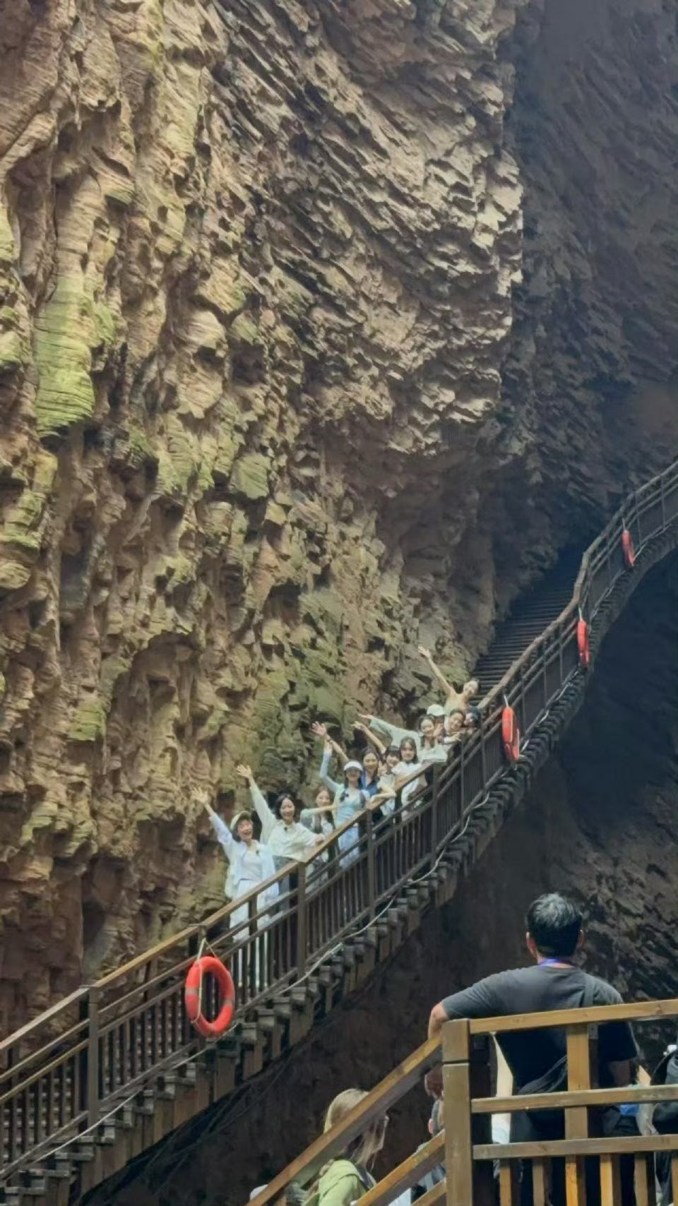 浪姐团综 团魂这一刻具像化了哇塞，姐姐们去了大峡谷一起拍了照看到了团魂的具像化[
