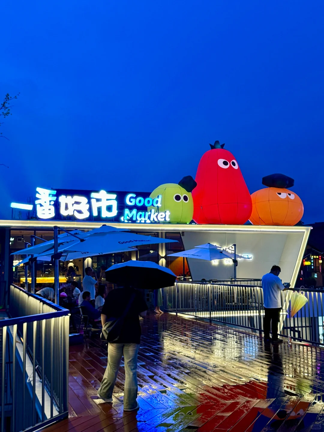 路过龙洞堡在举行开街仪式，新的网红街？