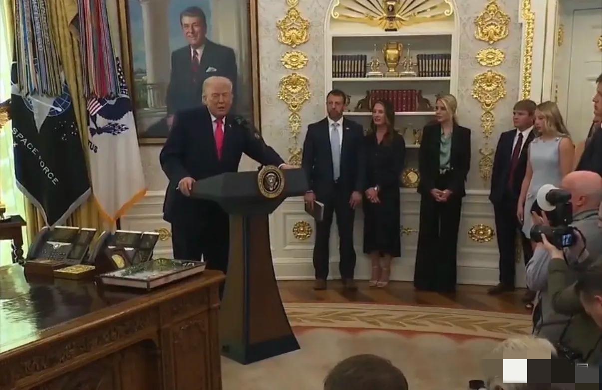 突发新闻：特朗普今天表示，美国战争部部长皮特·赫格塞斯对伊朗战争可能达成和解感到