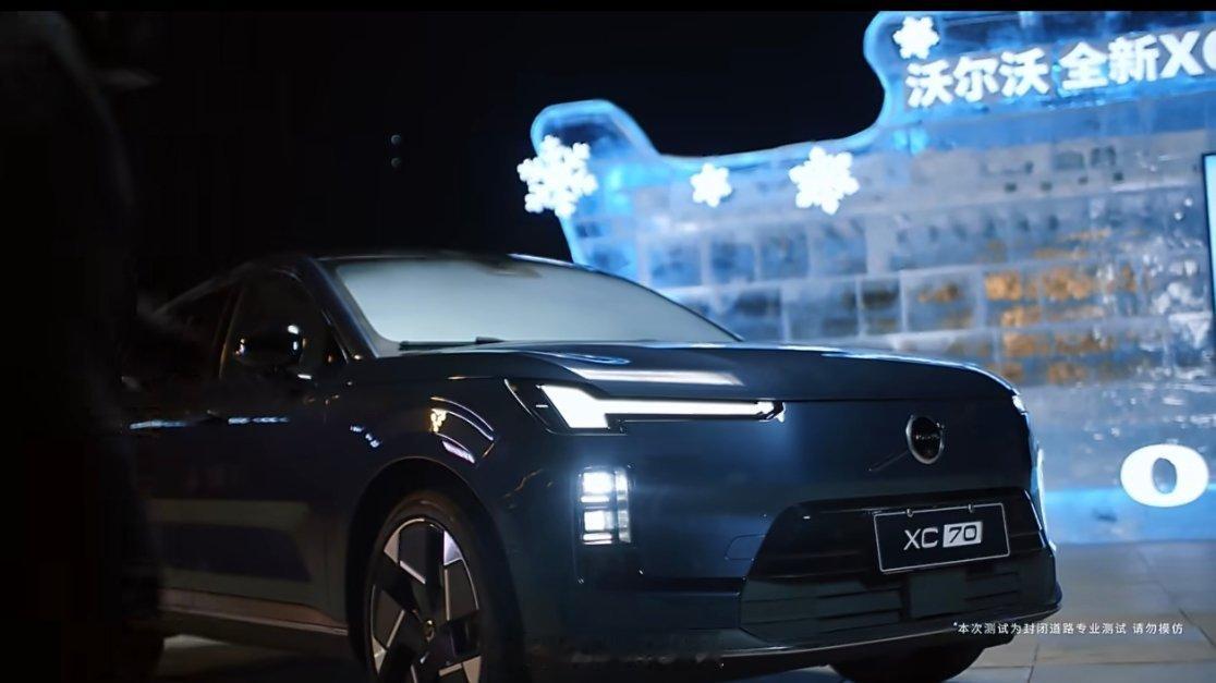 沃尔沃XC70冰封40天破冰而出哈尔滨冰封40天，不是营销，是极寒实验室。零下3