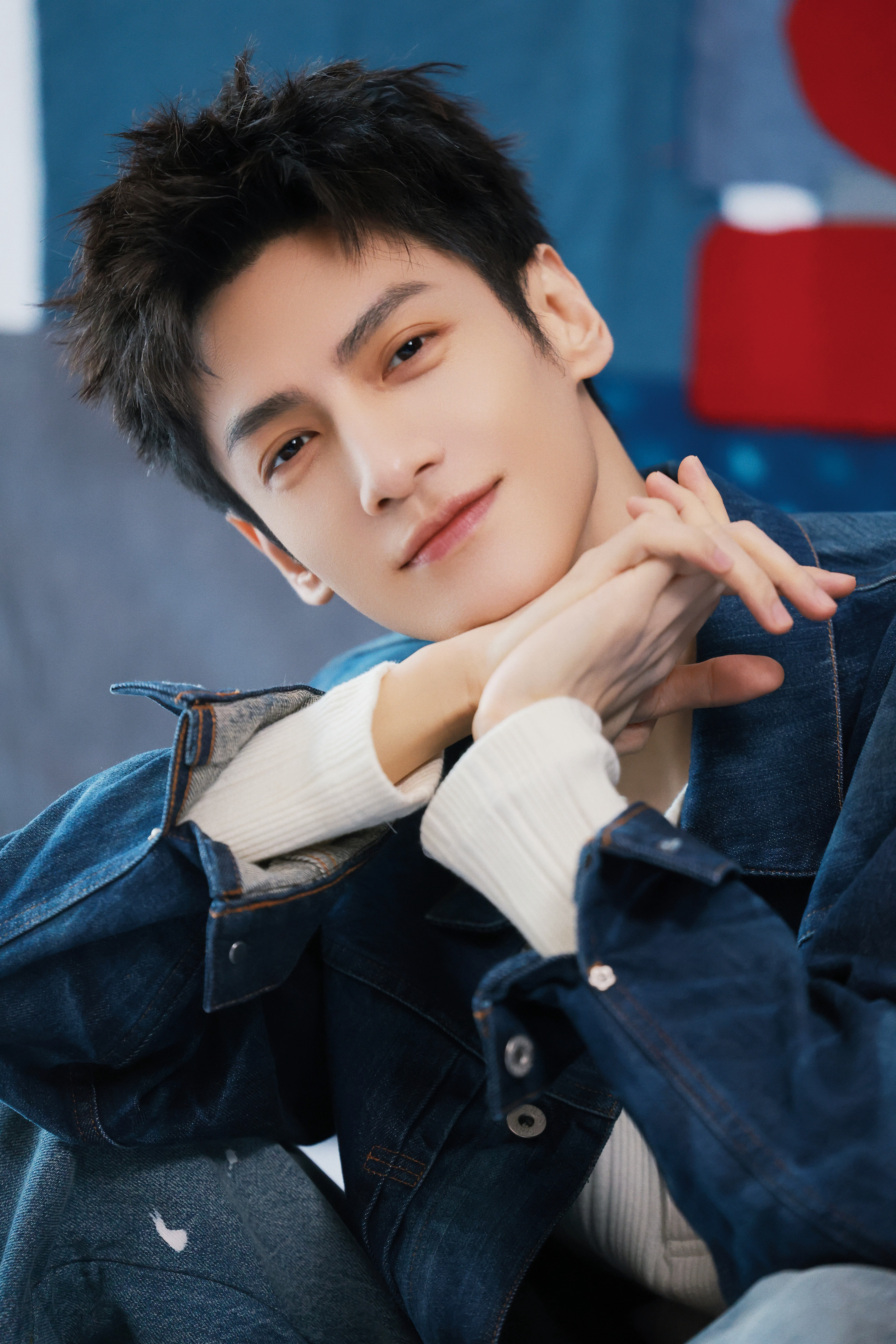 罗云熙工作室🧣2025.10.30携一身清朗而来，赴一次秋日约定。 罗云熙咪咕