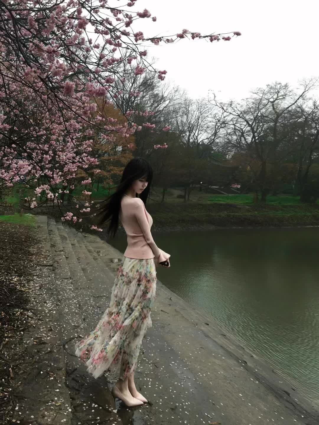 我叹缘分浅浅如雨渐渐 这一生太遥远也是瞬间 (博主 )