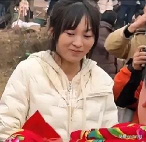 怎么看呆呆的走红？简单说，就是“老天爷赏饭吃，还得看她接不接得住”。

她的火，