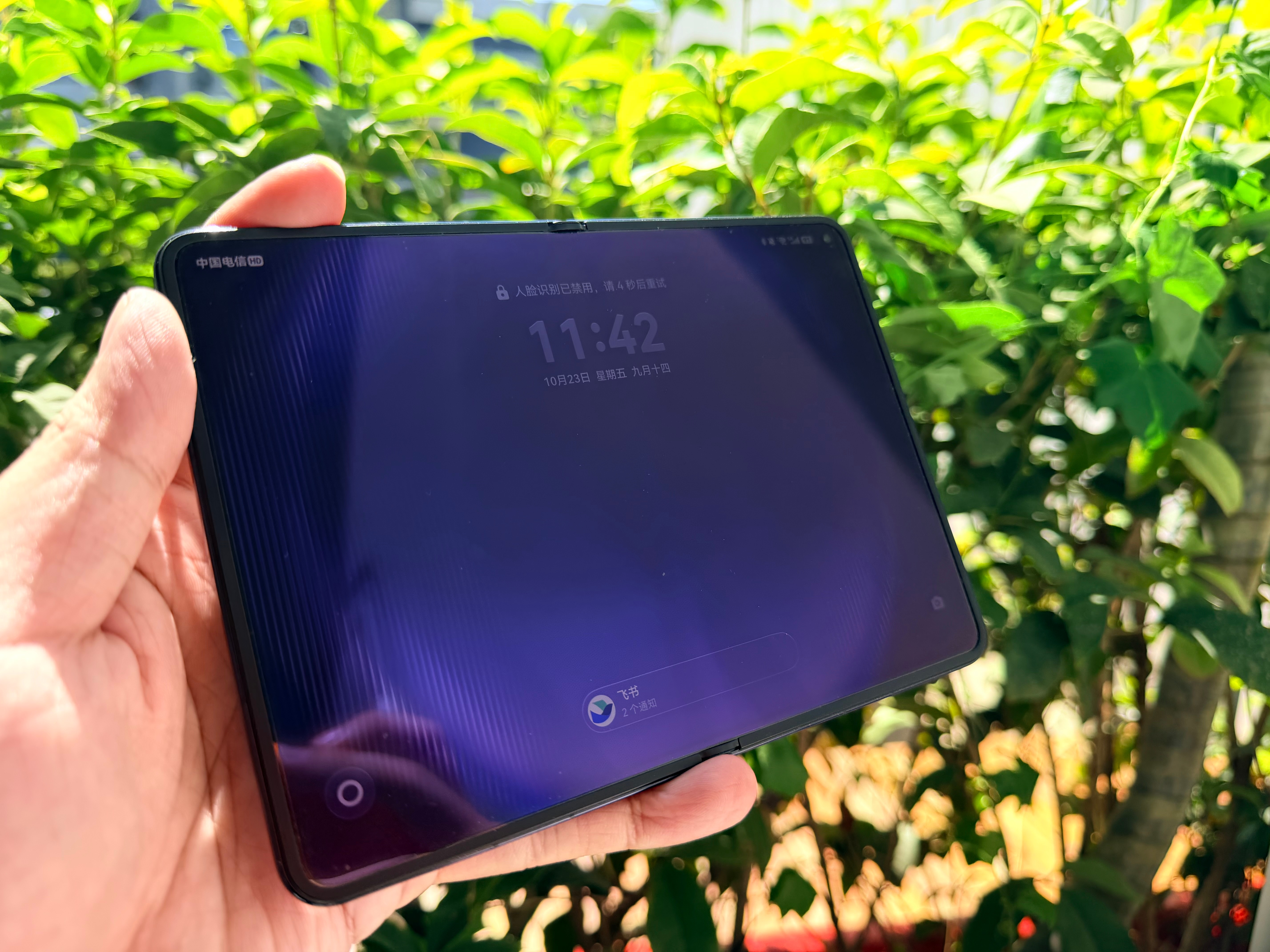 苹果折叠屏开箱后想换华为 iPhone Duo 已经拿到手了，简单聊两句吧。上手