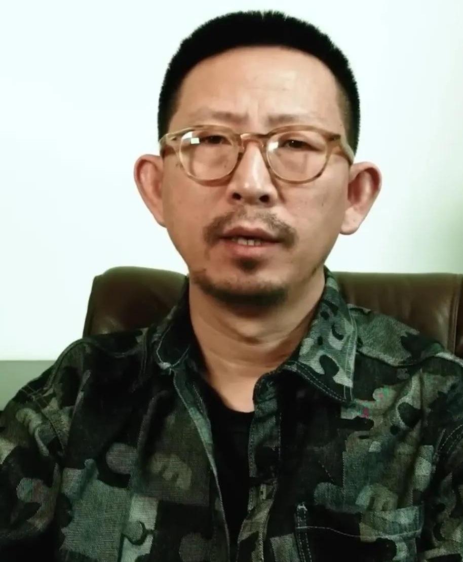把129个当红歌手硬分出七个等级，连韩红那英都没混上名字，这乐评人是疯了还是飘了