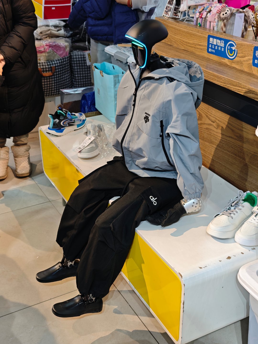 给丢包儿买身新衣服孩子再也不用光着屁股到处跑了哈哈哈你们觉得怎么样？大姚的新员工