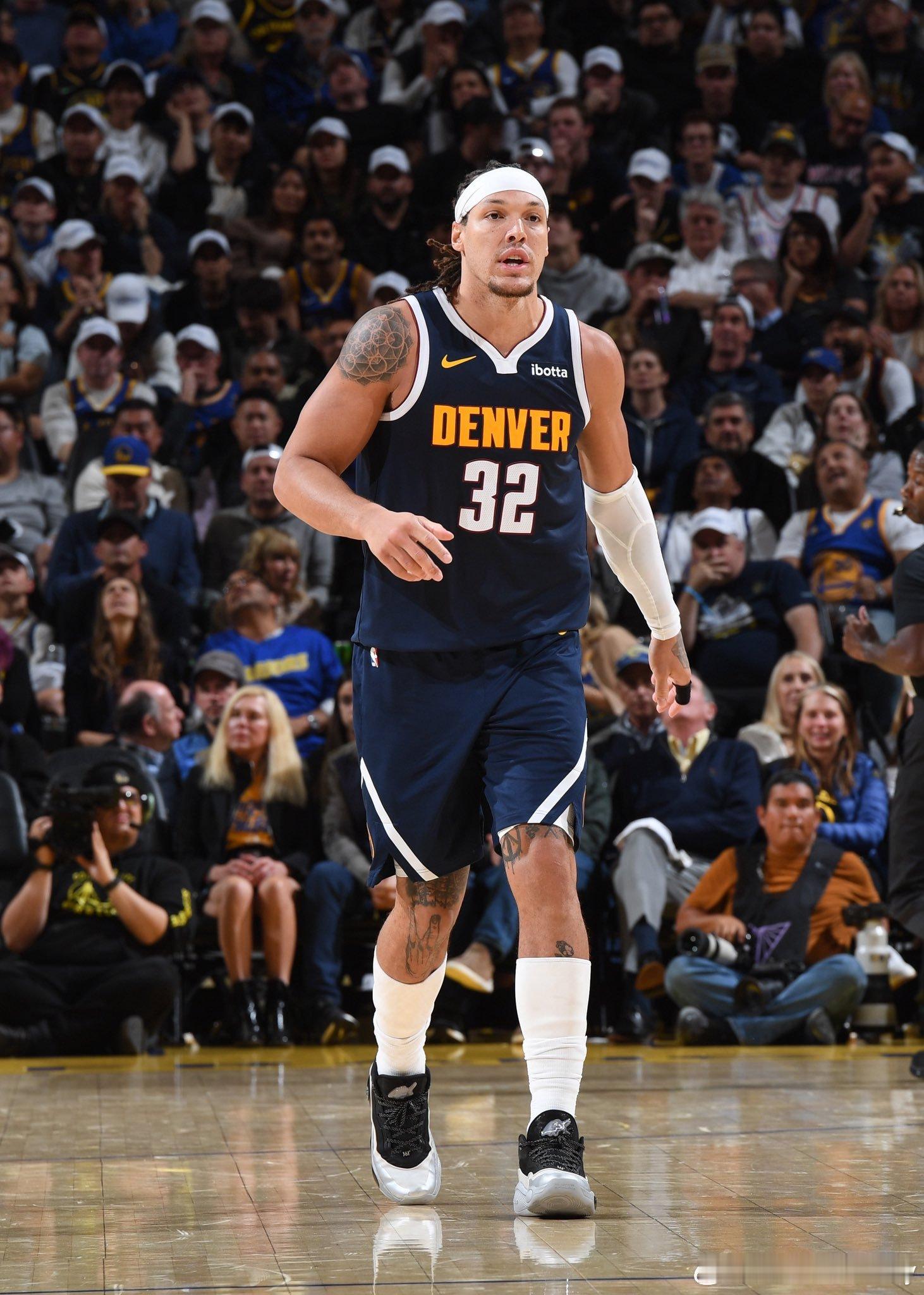 阿隆·戈登右腿筋拉伤（二级），将至少缺席4-6周。这已经是掘金第二位要缺阵一段时