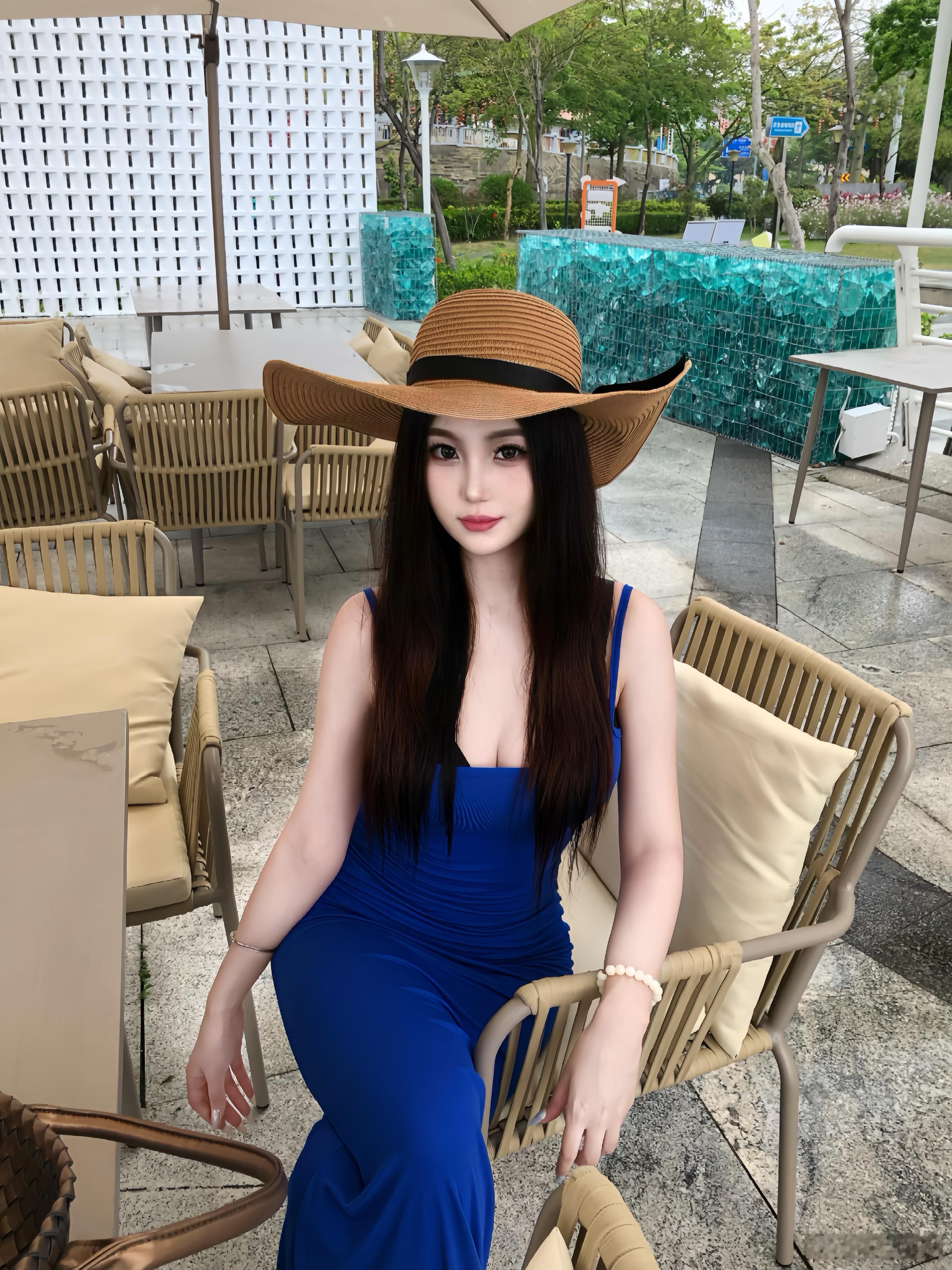*･゜ﾟ·｡.:*･'(*ﾟ▽ﾟ*)🥥🍹🏖️看起来很幸福实则也是  ​​​