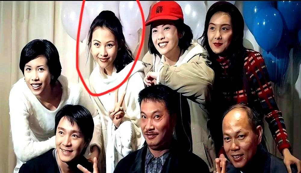 “导演，我只是个执行导演，不会演戏啊！”
“卡机，开拍！”
周星驰一把将江约诚推