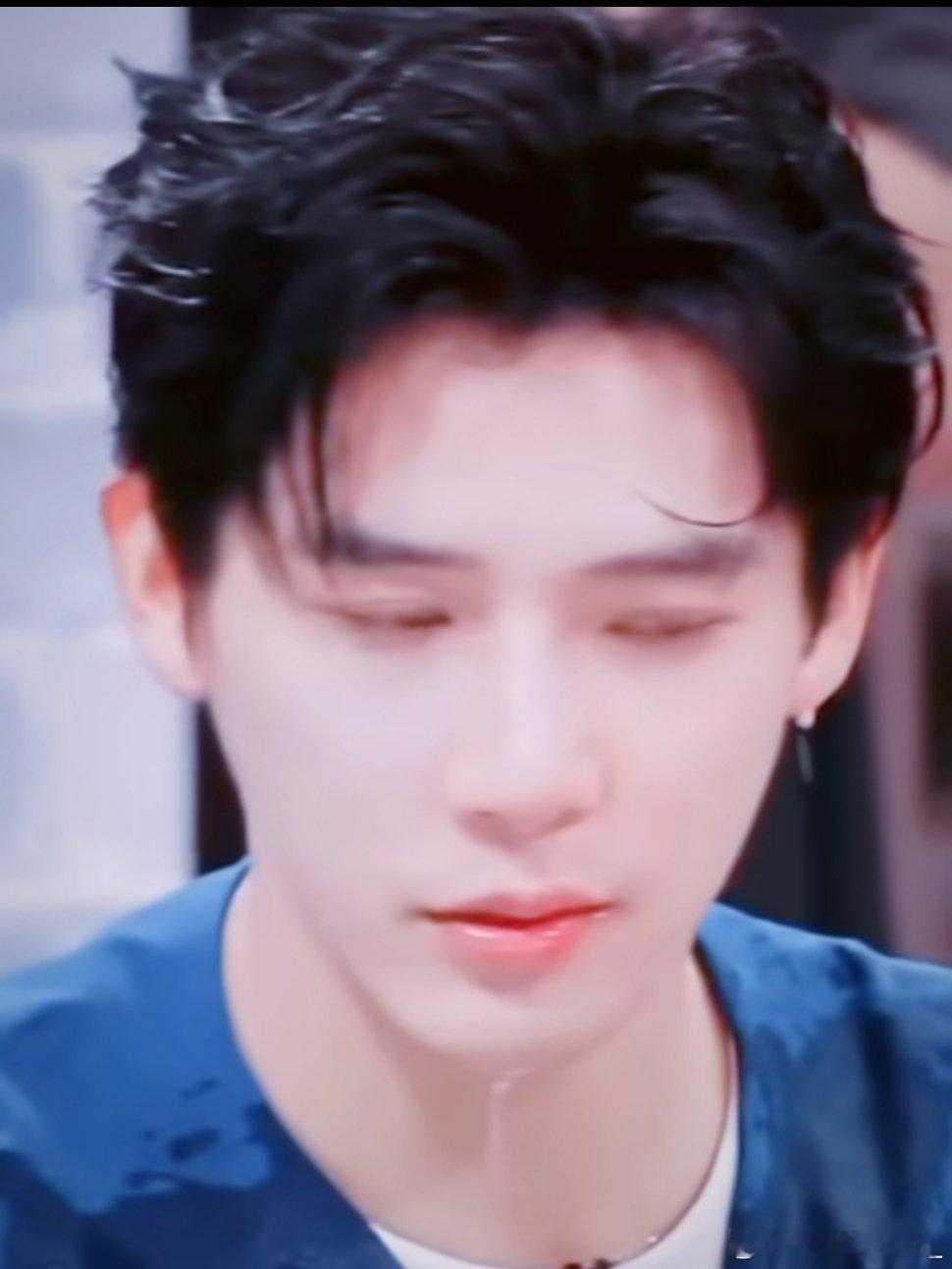 #王安宇[超话]# 哎呦！！实在貌美啊，这个我见犹怜楚楚可怜的样子[舔屏][舔屏