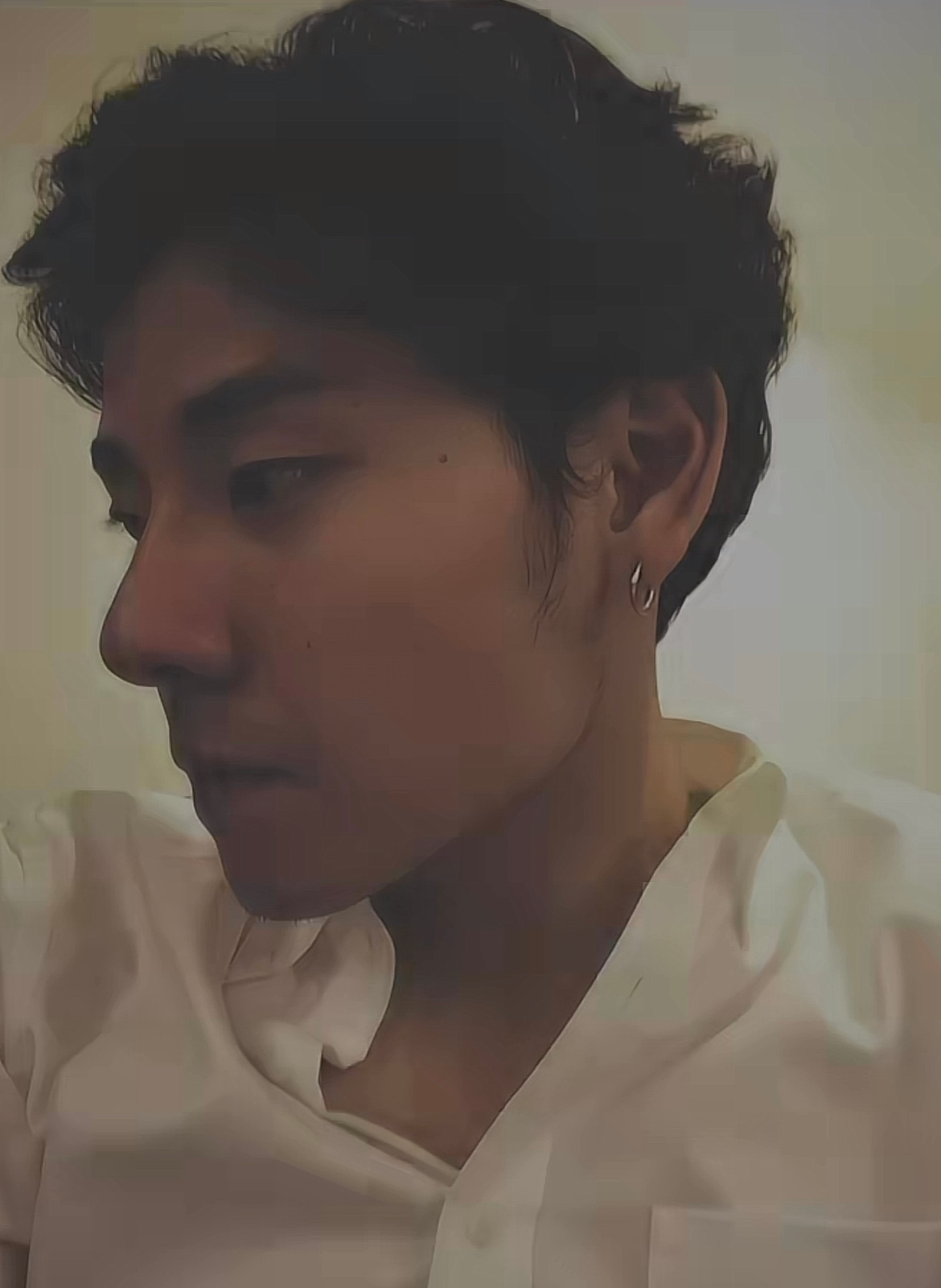之前有人说，蒋奇明的长相是“跟着他会穷但不会吃苦”的类型 