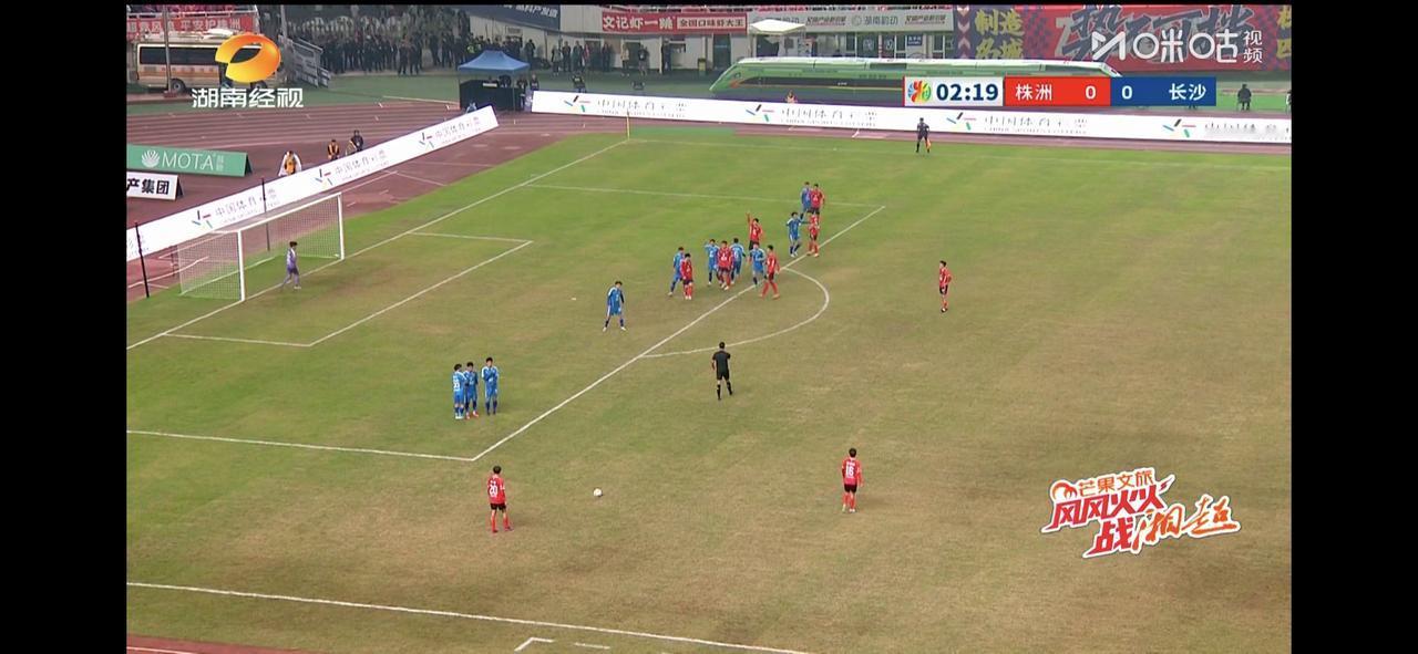 长沙队真的难踢啊！株洲队拼命奔跑，还是1:2输了！

在上半场，论在对方禁区制造