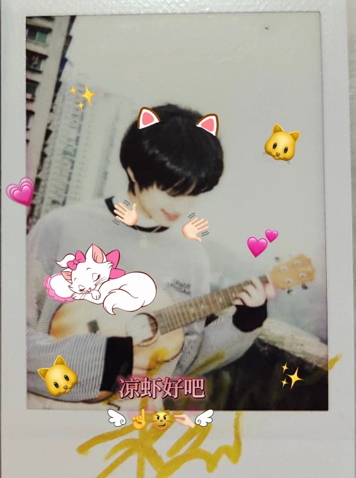 萌得不行了呀自我介绍的尤克里里小猫拍立得