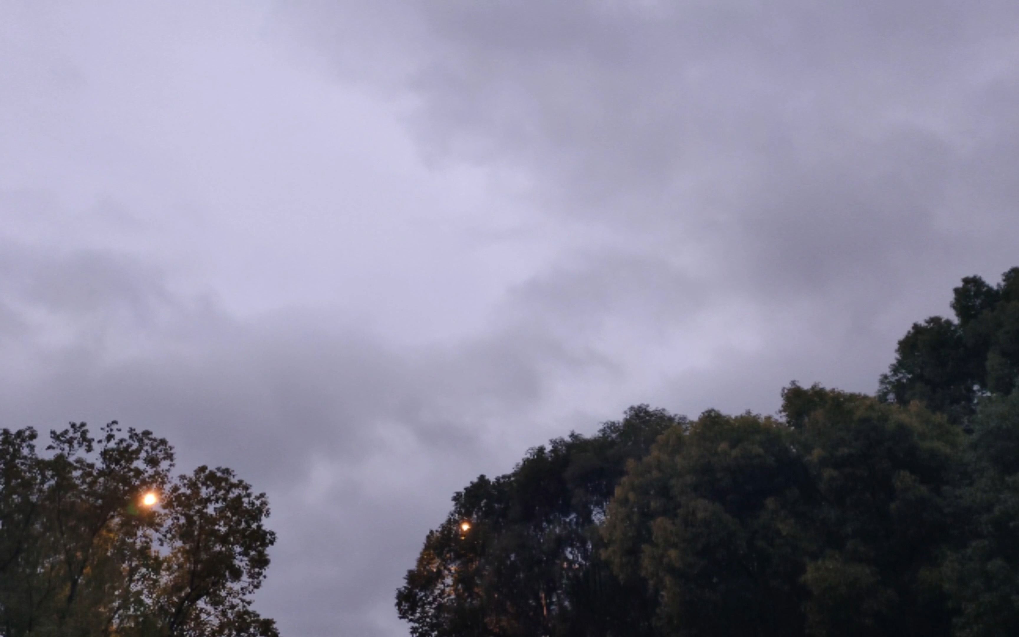 未来几天京津冀将频繁有雷阵雨现身 今天还预报有雨，大家出门记得带伞~ 
