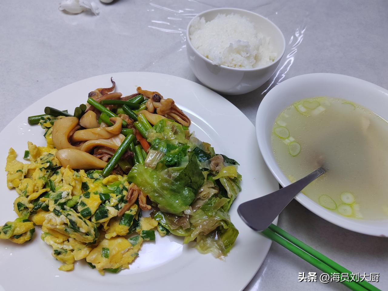 这个月的流量还剩1.7G了，按照每天330兆的用量计算，还能用5天多点，今天才2