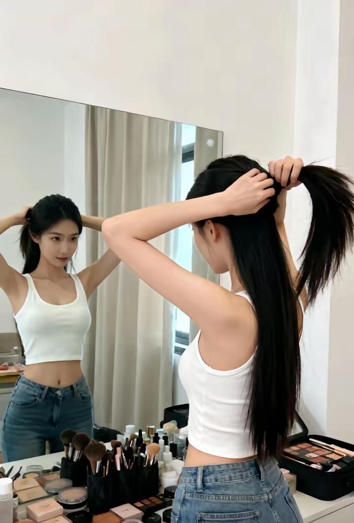 别总盯着
别人的风光
视线收回到身旁
你也很棒
别暗自神伤
你可知
当你仰望别人