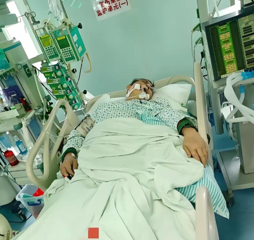 没人味了！2022年1月，上海，男子躺在医院的病床上，已经意识不清，生命已走到了