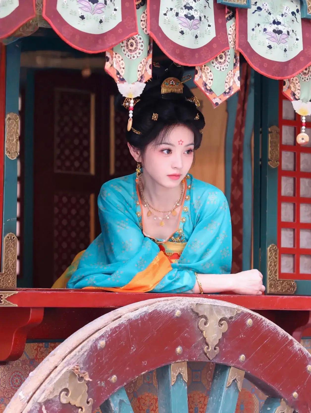 有些女明星天生就没有爆红的命，你就说田曦薇吧，演网剧出道的，虽然她靠自己的努力，
