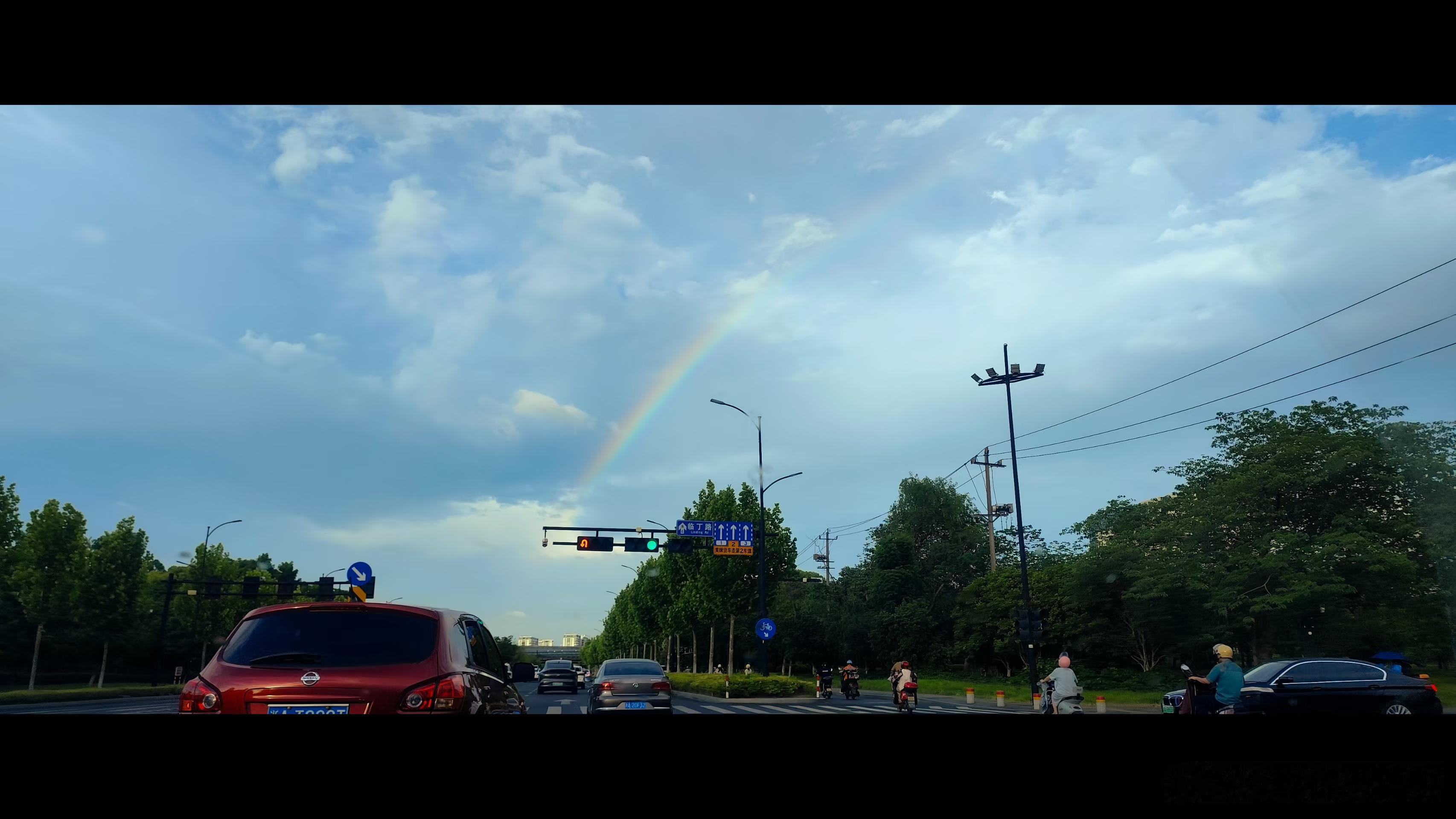 雨过天晴之后的惊喜丨彩虹🌈 